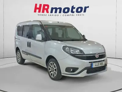 Usado Fiat Doblò Trekking 121 CV (88 kW) 2022 Gris Monovolumen