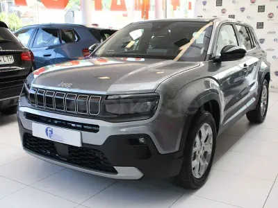 Uusi Jeep Avenger Altitude 100 HP (73 kW) 2025 Harmaa Katumaasturi