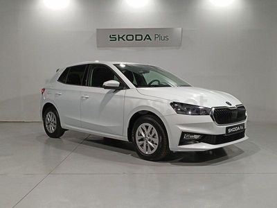 Usado Skoda Fabia Selection 95 CV (69 kW) 2025 Rojo Utilitario