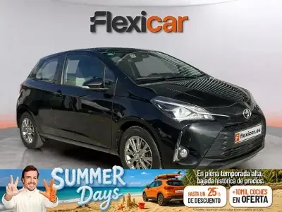 Usado Toyota Yaris Active 111 CV (81 kW) 2017 Negro Berlina