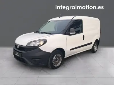 Usado Fiat Doblò 95 CV (69 kW) 2019 Blanco Monovolumen
