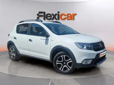 Usado Dacia Sandero Comfort 101 CV (74 kW) 2020 Blanco Berlina