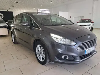 Usado Ford S-MAX Trend 150 CV (110 kW) 2016 Gris Monovolumen