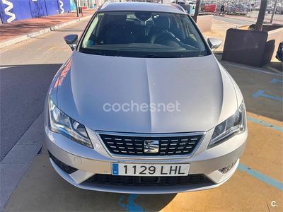 Usado Seat Leon FR 130 CV (95 kW) 2020 Gris / plata Familiar