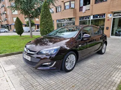 Brugt Opel Astra Selective 115 HK (84 kW) 2013 Brun Sedan