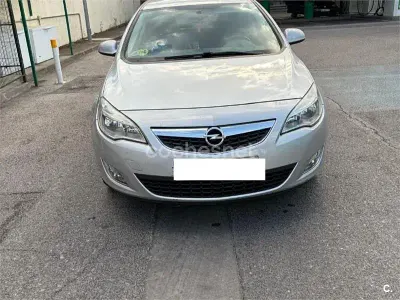 Usado Opel Astra Selective 125 CV (91 kW) 2012 Blanco Berlina