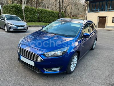 Usado Ford Focus Titanium 120 CV (88 kW) 2015 Azul Familiar