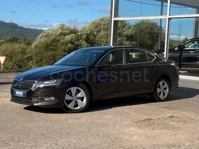 Usado Skoda Superb Ambition 150 CV (110 kW) 2017 Negro Berlina