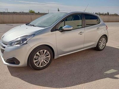 Usado Peugeot 208 75 CV (55 kW) 2018 Plateado Utilitario