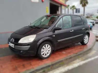Usado Renault Scénic II 111 CV (81 kW) 2008 Negro Monovolumen