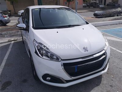 Usado Peugeot 208 Style 75 CV (55 kW) 2018 Blanco Utilitario
