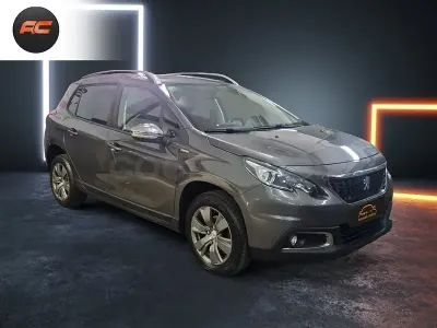 Usado Peugeot 2008 Style 100 CV (73 kW) 2018 Gris / plata SUV