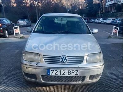 Gris / plata Usado 2001 VW Polo Trendline Berlina | 1100 € (Super precio)