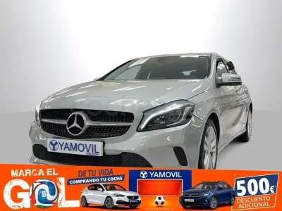 Usado Mercedes A180 Urban 122 CV (89 kW) 2016 Gris / plata Berlina