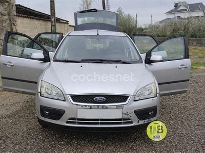 Usado Ford Focus Trend 115 CV (84 kW) 2007 Gris / plata Berlina