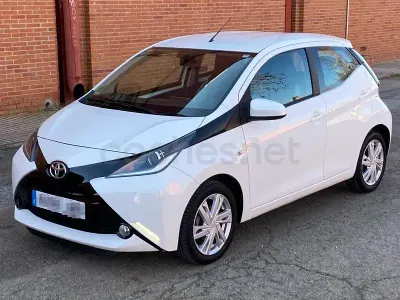 Używany Toyota Aygo X-play 69 KM (50 kW) 2016 Biały Hatchback