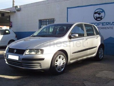 Usado Fiat Stilo Dynamic 103 CV (75 kW) 2003 Gris / plata Berlina