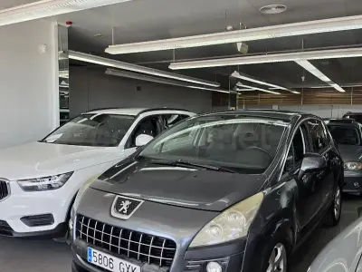 Usado Peugeot 3008 Premium 110 CV (80 kW) 2010 Gris / plata Familiar