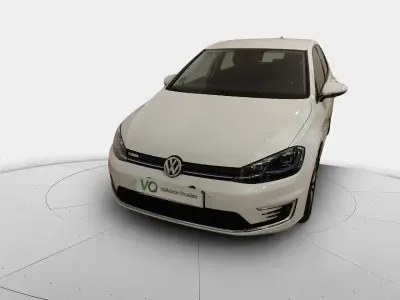 Begagnad VW e-Golf 100 kW (136 HK) 2019 Vit Halvkombi