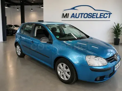 Usado VW Golf V 102 CV (75 kW) 2007 Azul Berlina