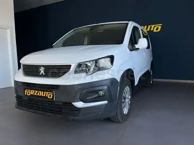 Usado Peugeot Rifter Active 100 CV (73 kW) 2021 Blanco Monovolumen