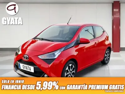 Usado Toyota Aygo X-play 72 CV (52 kW) 2021 Rojo Utilitario