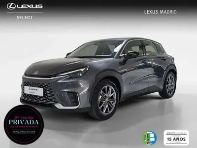 Usado Lexus LBX 136 CV (100 kW) 2025 Gris SUV