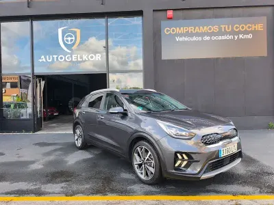 Usado Kia Niro 141 CV (103 kW) 2021 Gris / plata SUV