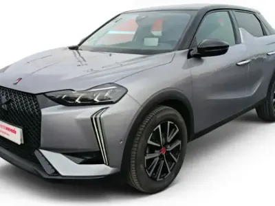 Usado DS Automobiles DS3 Crossback Performance 131 CV (96 kW) 2023 Gris / plata SUV