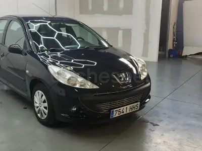 Usado Peugeot 206+ 70 CV (51 kW) 2012 Negro Utilitario