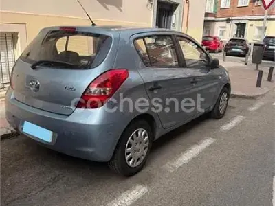 Begagnad Hyundai i20 Comfort 75 HK (55 kW) 2011 Blå Halvkombi