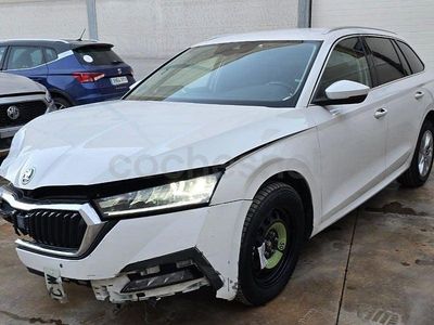 Usado Skoda Octavia 110 CV (80 kW) 2022 Blanco Familiar