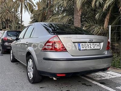 Usado Ford Mondeo Trend 115 CV (84 kW) 2006 Beige Berlina