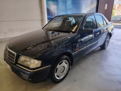 Usado Mercedes C220 Elegance 150 CV (110 kW) 1995 Azul Berlina