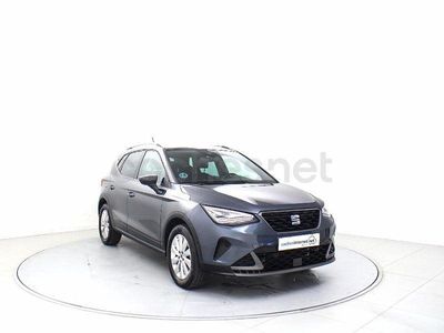 Usado Seat Arona FR 110 CV (80 kW) 2022 Gris / plata SUV