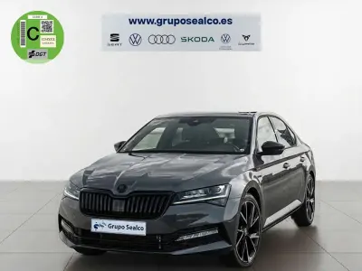 Usado Skoda Superb SportLine 150 CV (110 kW) 2022 Gris Berlina