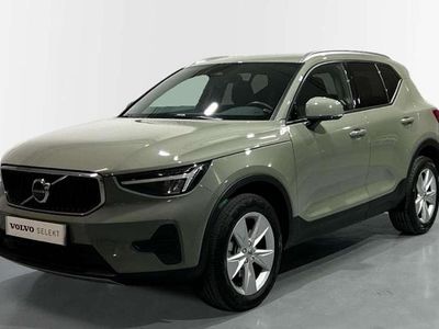 Verde Usado 2023 Volvo XC40 Core SUV | 34.900 € (Un poco caro)