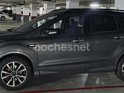Usado Ford Kuga ST-Line 150 CV (110 kW) 2019 Gris / plata SUV