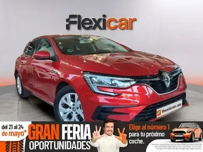 Usado Renault Mégane II Intens 115 CV (84 kW) 2021 Rojo Berlina