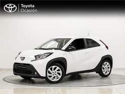 Begagnad Toyota Aygo Play 72 HK (52 kW) 2024 Vit