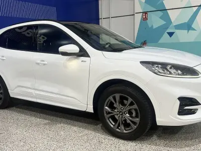 Usado Ford Kuga ST-Line X 225 CV (165 kW) 2022 Blanco SUV