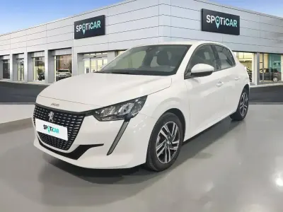 Begagnad Peugeot 208 Allure 100 HK (73 kW) 2023 Vit Halvkombi