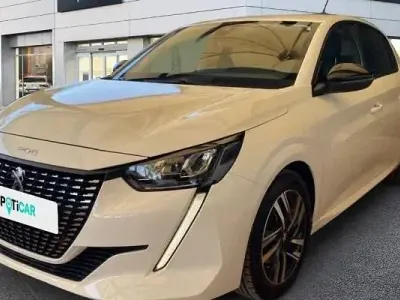 Usado Peugeot 208 Allure 102 CV (75 kW) 2023 Blanco Utilitario