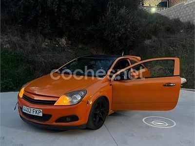 Usado Opel Astra GTC Sport 150 CV (110 kW) 2007 Naranja Berlina