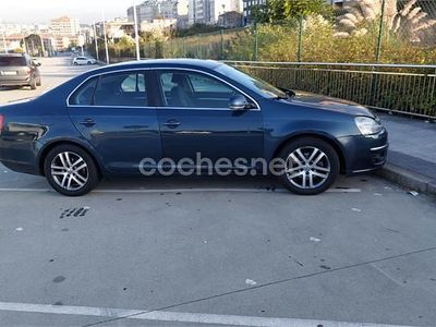 Usado VW Jetta Advance 105 CV (77 kW) 2007 Azul Berlina