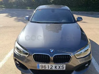 Usado BMW 118 Sport Line 136 CV (100 kW) 2019 Gris / plata Utilitario