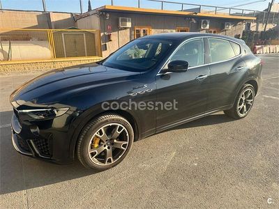 Negro Usado 2021 Maserati Levante GranLusso SUV | 63.000 €