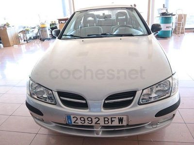 Usado Nissan Almera Acenta 110 CV (80 kW) 2002 Gris / plata Berlina
