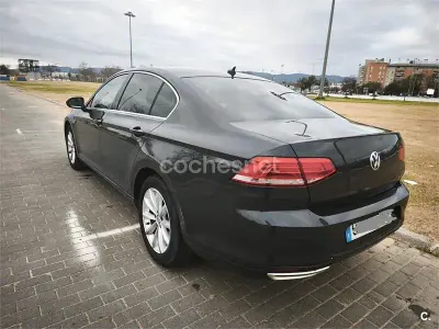 Usado VW Passat Advance 150 CV (110 kW) 2016 Gris / plata Berlina