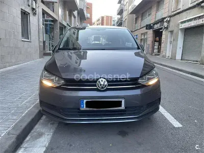 Usado VW Touran Advance 110 CV (80 kW) 2016 Gris / plata Monovolumen